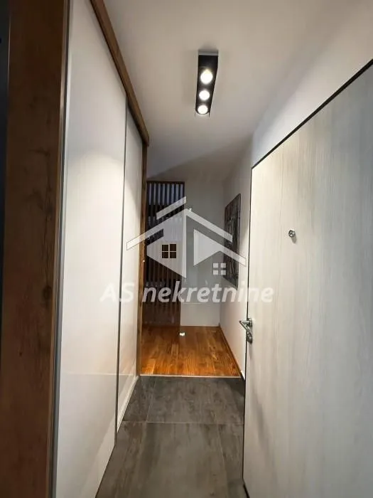 Izdavanje, trosoban stan, 56m², Južni Bulevar, Vračar Sve Podlokacije