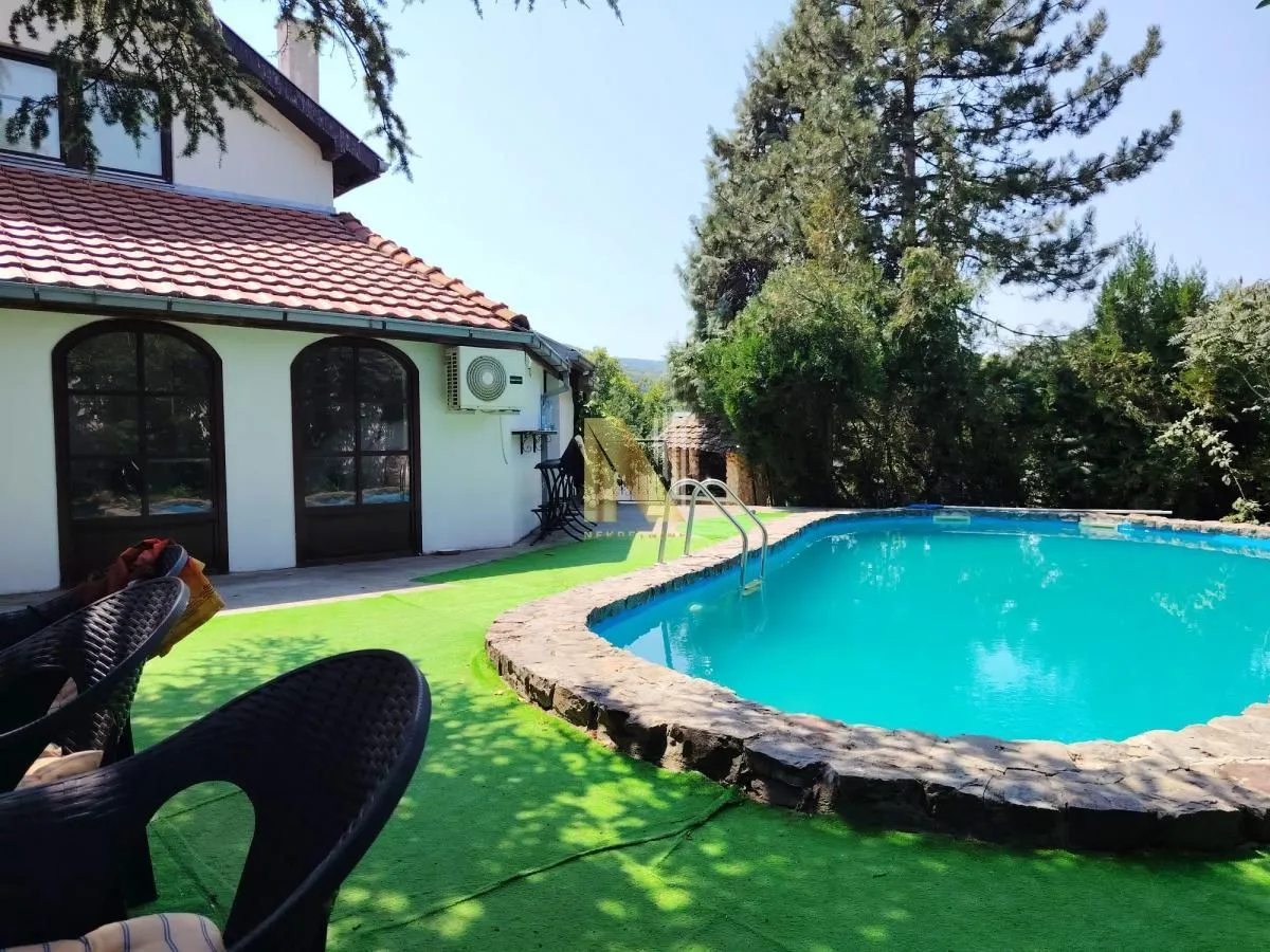 Prodaja, kuća, 300m², Ledinci, Petrovaradin