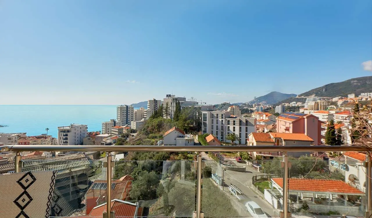 Prodaja, trosoban stan, 150m², Bečići, Budva
