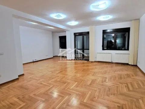 Izdavanje, četvorosoban stan, 204m², Đeram Pijaca, Beograd - image 10