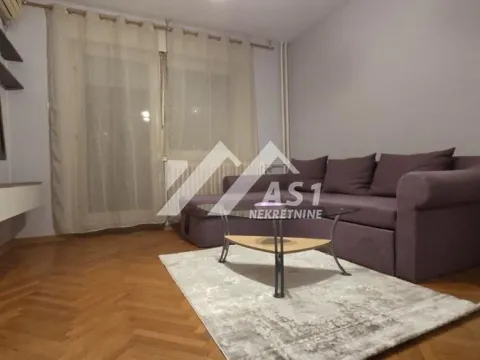 Daily-rent, one bedroom apartment, 42m², Bulevar Oslobodjenja, Novi Sad Sve Podlokacije - image 1