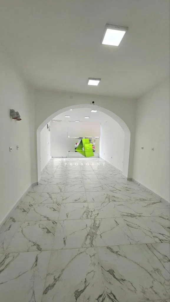 Rent, office space, 55m², Medijana, Niš