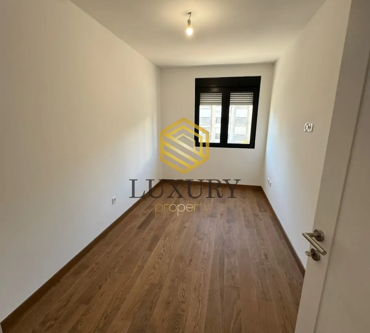 Prodaja, trosoban stan, 127m², Tološka šuma, Podgorica