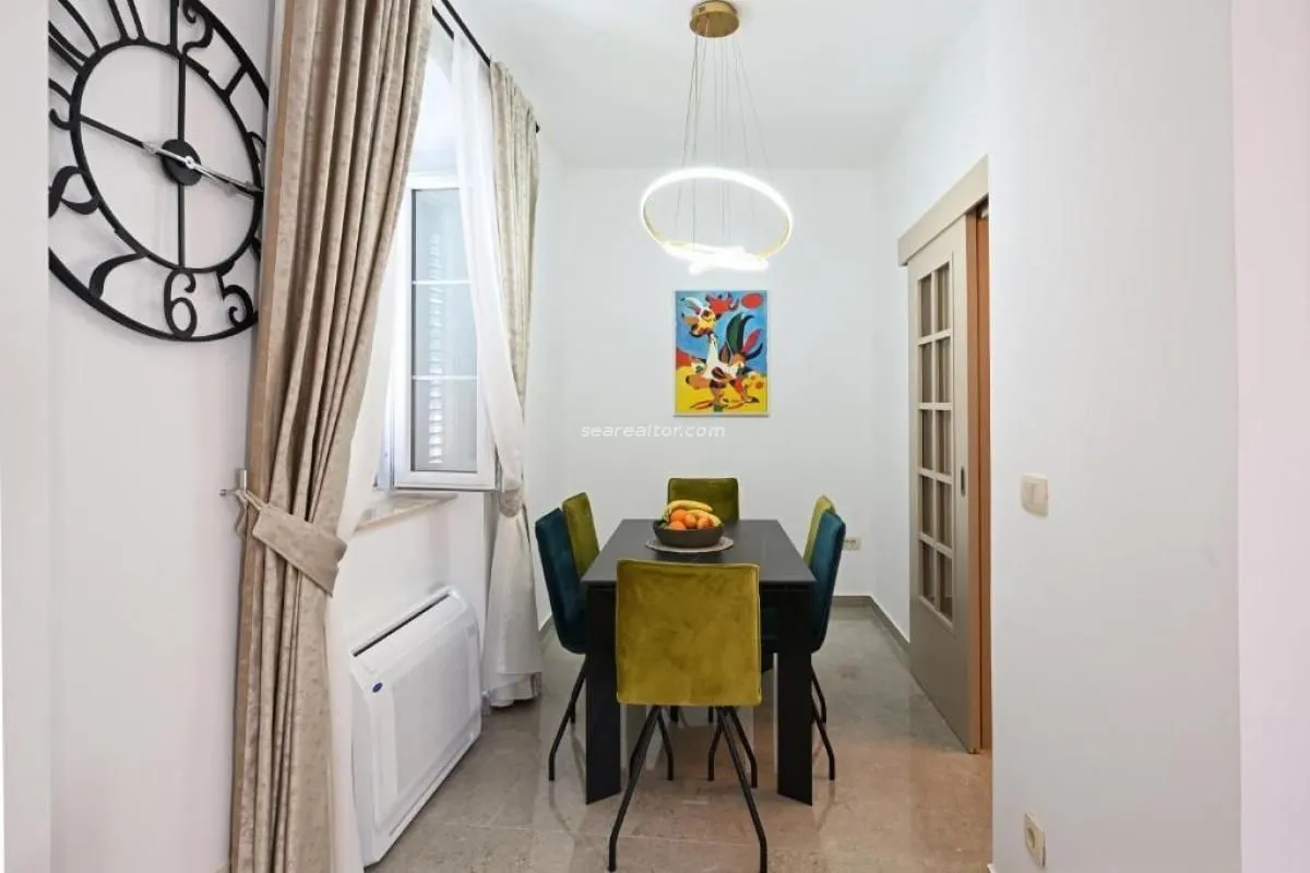 Prodaja, trosoban stan, 90m², Grad, Kotor