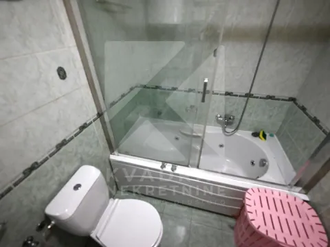 Izdavanje, jednosoban stan, 56m², Momišići, Podgorica - image 12