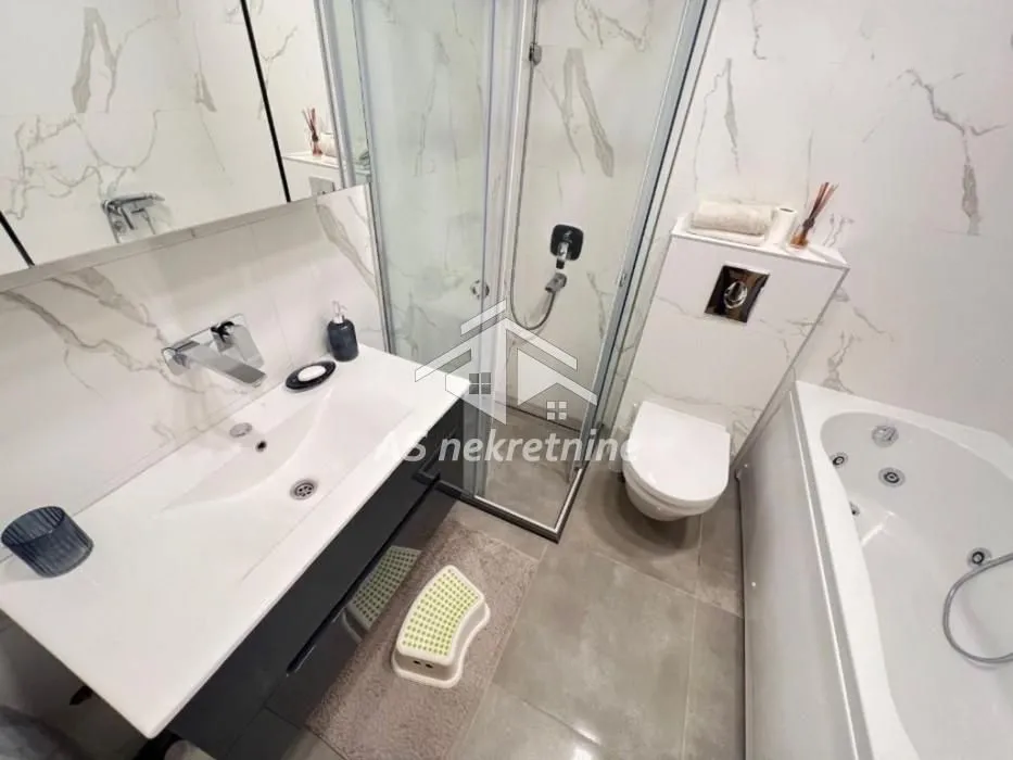 Prodaja, četvorosoban stan, 88m², Južni Bulevar, Vračar Sve Podlokacije
