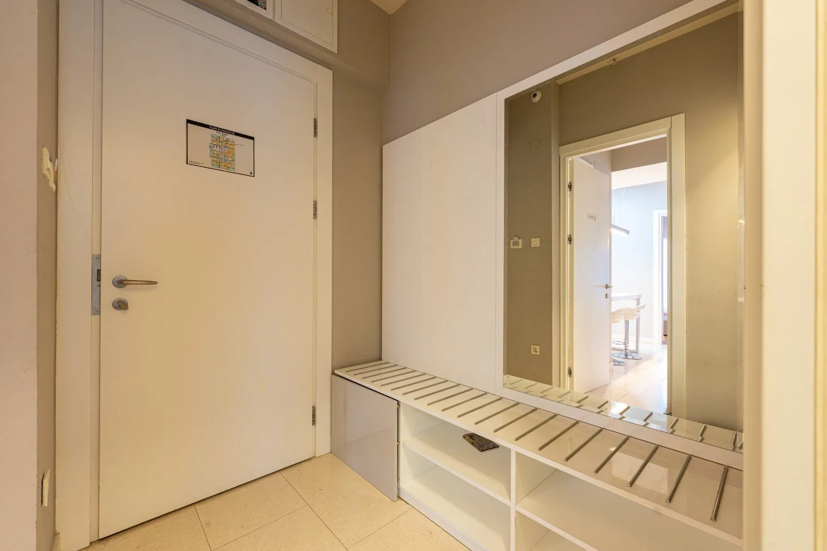 Prodaja, dvosoban stan, 89m², Tre Canne, Budva