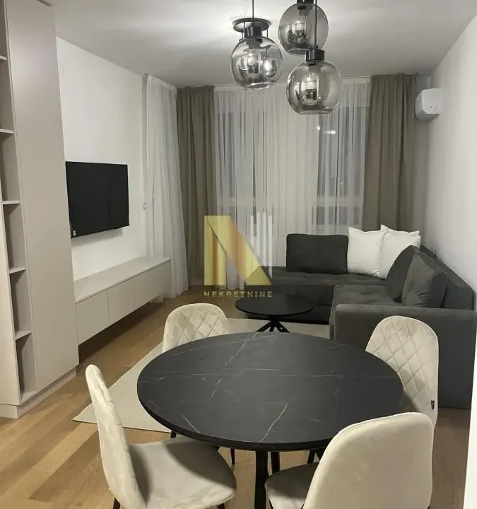 Izdavanje, dvosoban stan, 43m², Novi Sad, Srbija