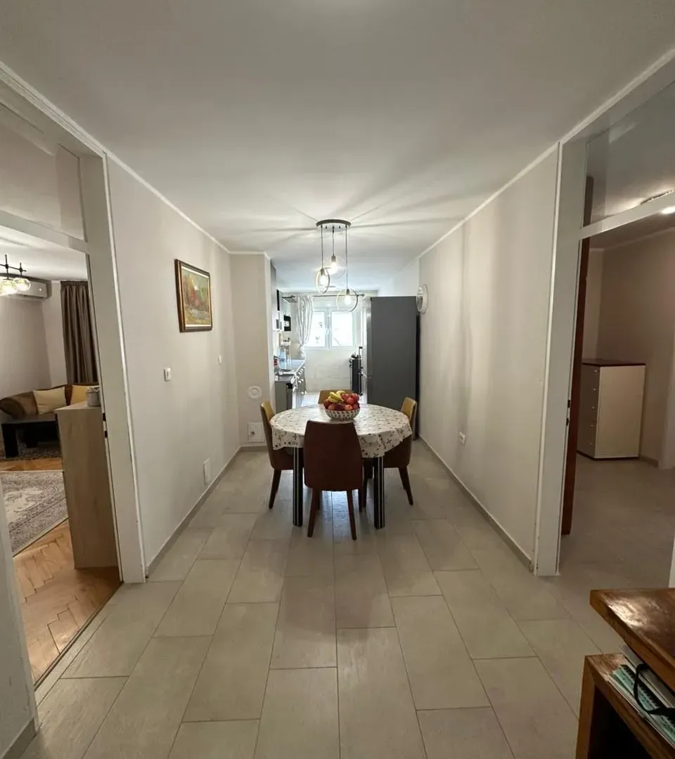 Prodaja, trosoban stan, 105m², Centar, Bar