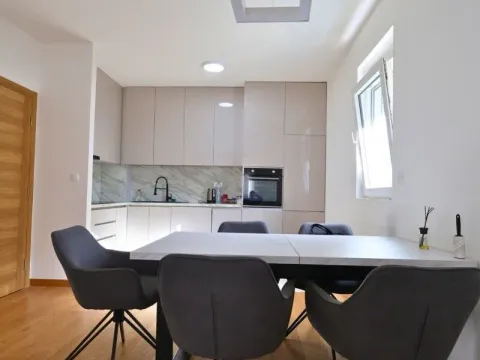 Izdavanje, dvosoban stan, 71m², City Kvart, Podgorica - image 2