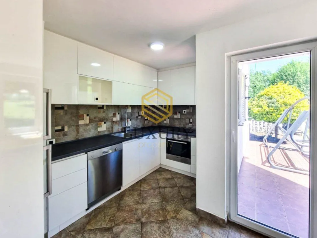 Rent, house, 250m², Mareza, Podgorica