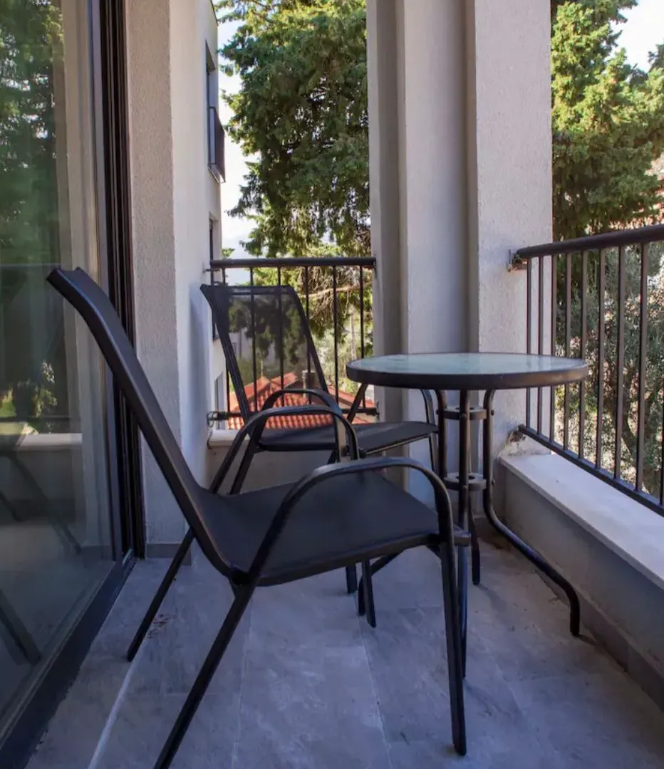 Izdavanje, garsonjera, 25m², Pod Kuk, Tivat