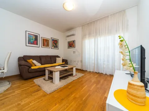 Rent, one bedroom apartment, 45m², Stari Aerodrom, Podgorica - image 1