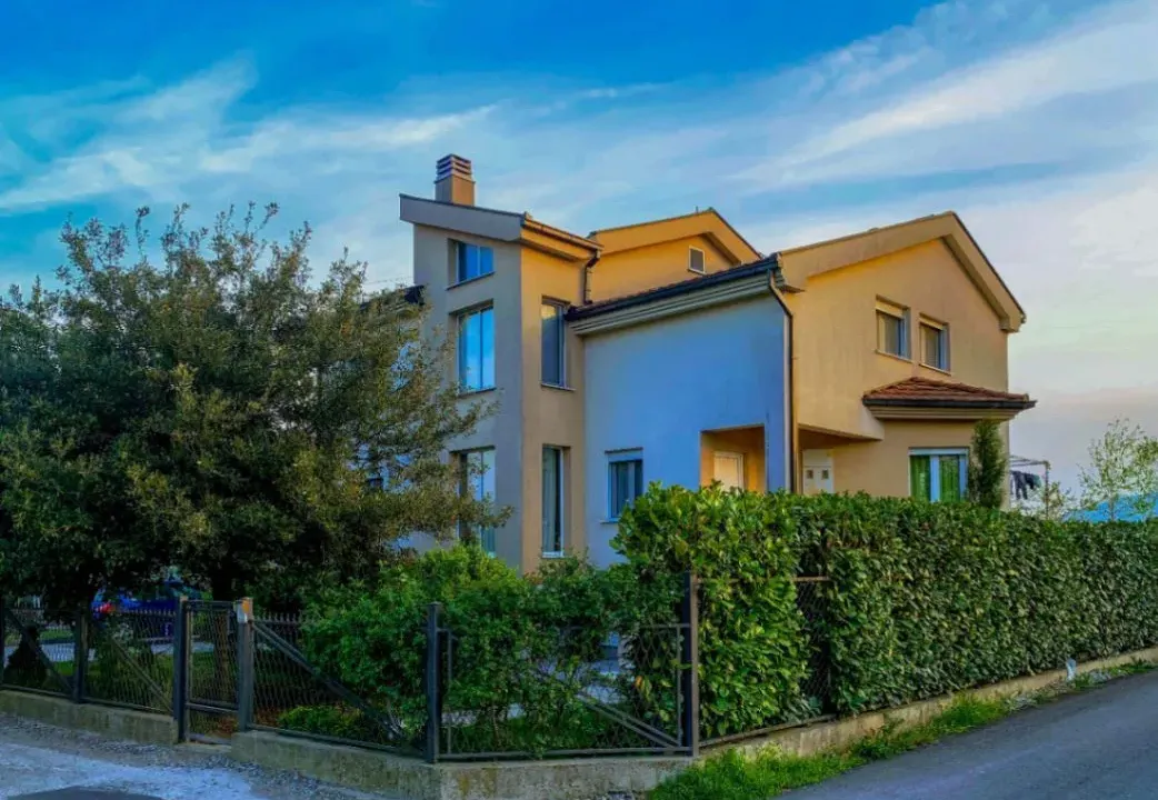 Izdavanje, kuća, 240m², Donja Gorica, Podgorica