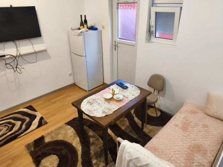 Izdavanje, jednosoban stan, 25m², Blok 9, Podgorica