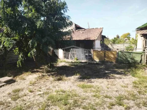 Pogled na dvorište i starije pomoćne objekte. - image 9