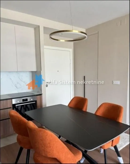 Izdavanje, trosoban stan, 73m², Savski Venac, Beograd