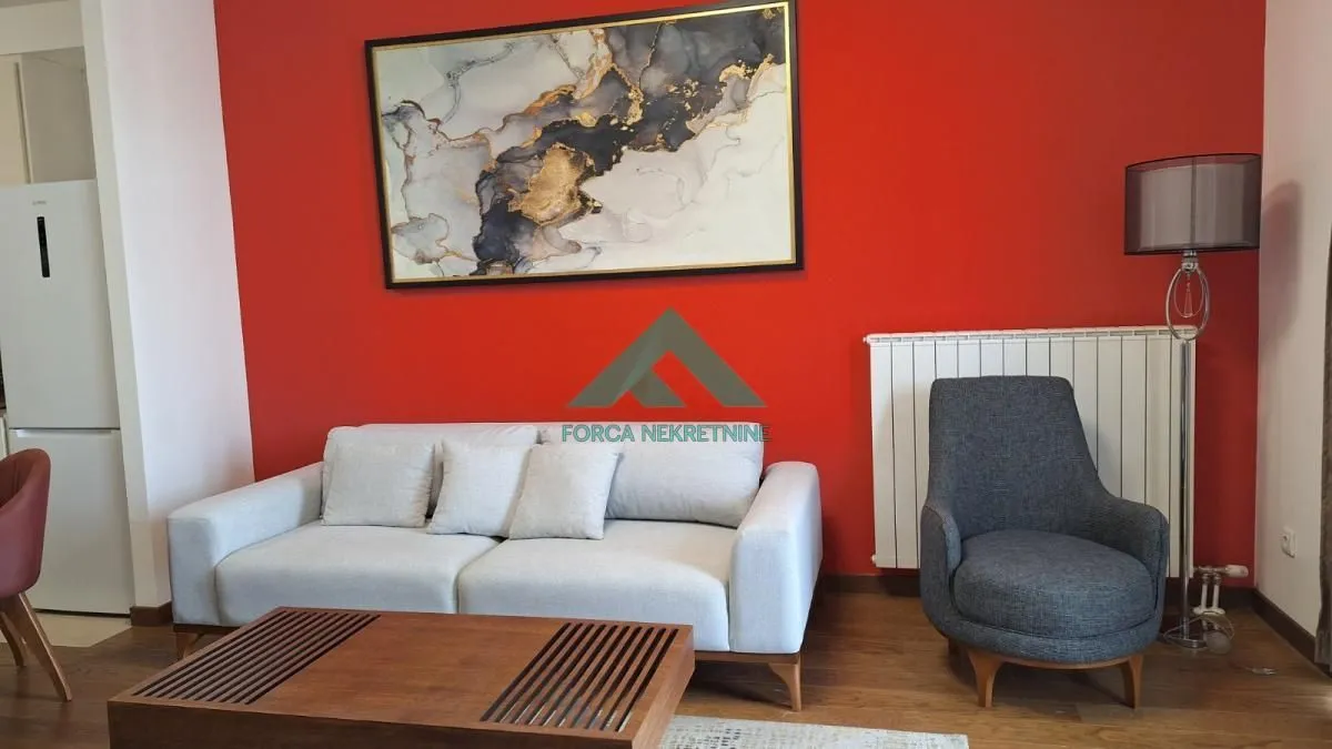 Izdavanje, trosoban stan, 82m², Savski Venac, Beograd