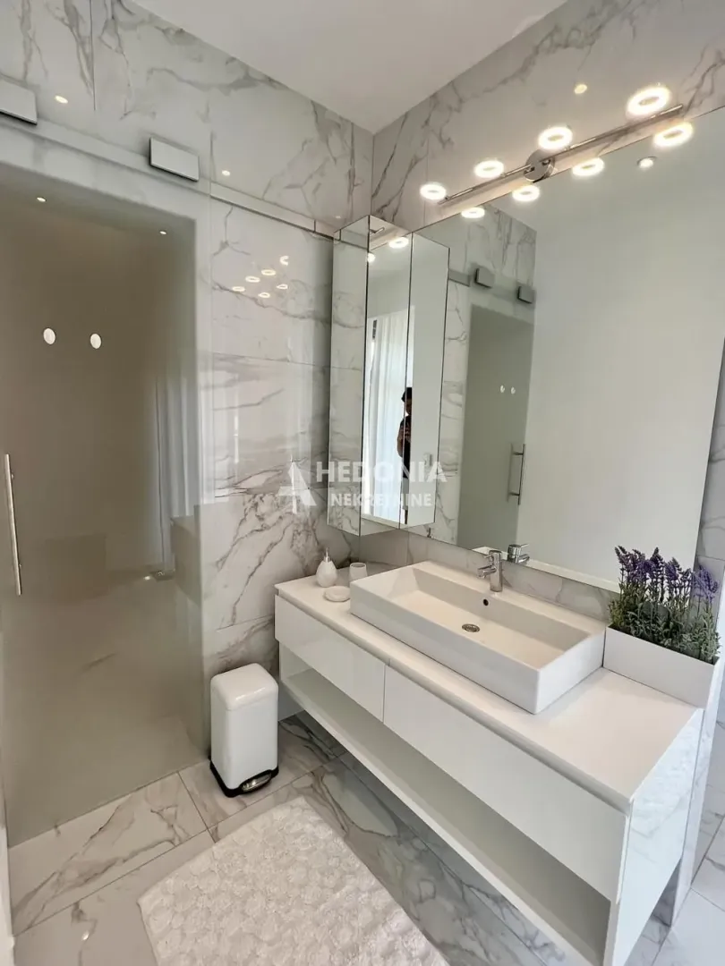 Izdavanje, trosoban stan, 205m², Novi Beograd Blok 65, Novi Beograd Sve Podlokacije