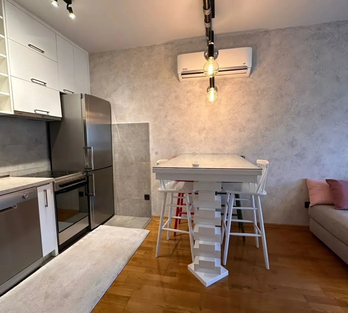 Izdavanje, dvosoban stan, 60m², Pobrežje, Podgorica