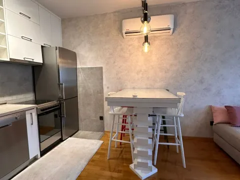 Izdavanje, dvosoban stan, 60m², Pobrežje, Podgorica - image 12