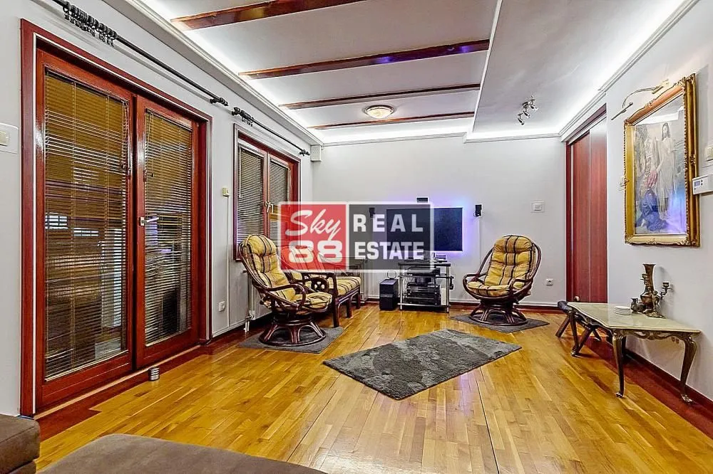 Prodaja, četvorosoban stan, 104m², Stari Grad, Beograd