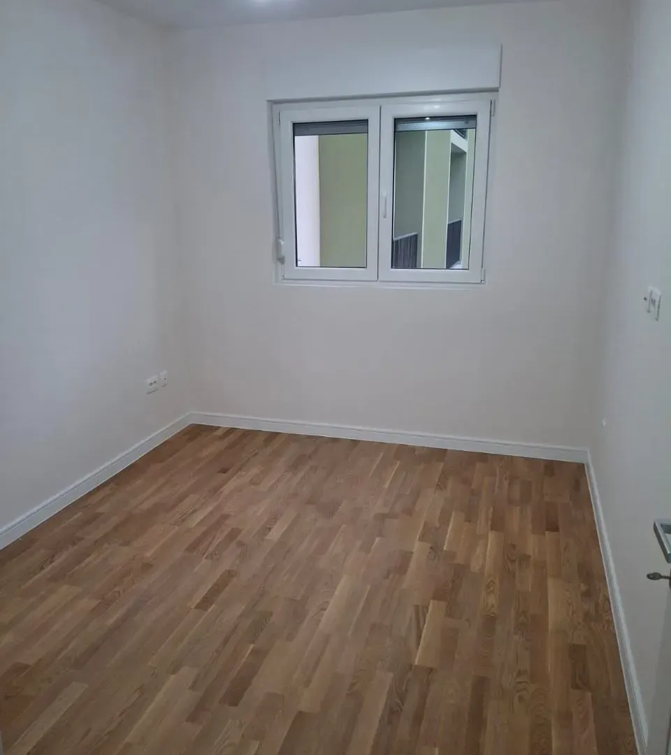 Izdavanje, jednosoban stan, 40m², Pobrežje, Podgorica