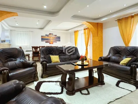 Izdavanje, trosoban stan, 160m², Tivat, Crna Gora - image 4