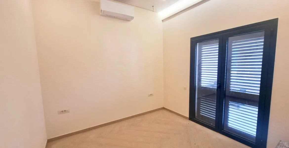 Prodaja, dvosoban stan, 80m², Dobrota, Kotor