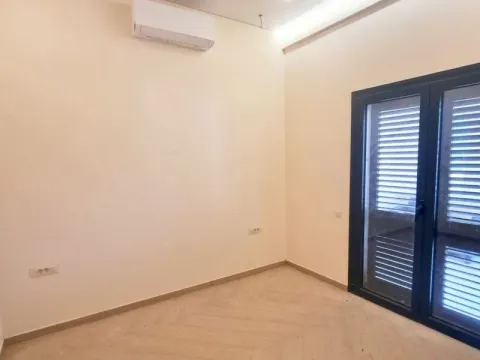 Sale, two bedroom apartment, 80m², Dobrota, Kotor - image 9