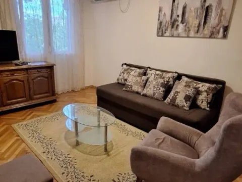 Izdavanje, dvosoban stan, 68m², Preko Morače, Podgorica