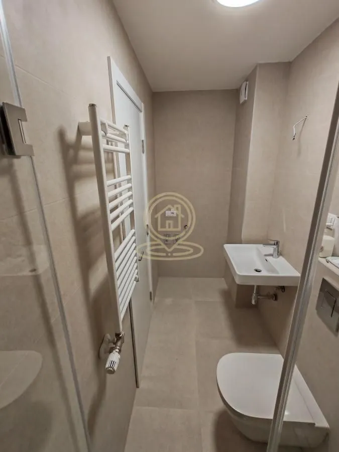 Izdavanje, poslovni prostor, 76m², Čukarica, Beograd