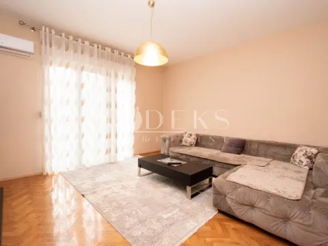 Izdavanje, jednosoban stan, 61m², Centar, Podgorica - image 1