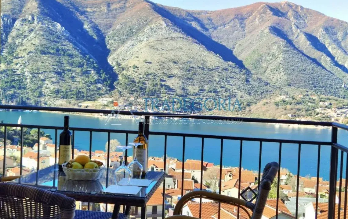Prodaja, dvosoban stan, 76m², Dobrota, Kotor