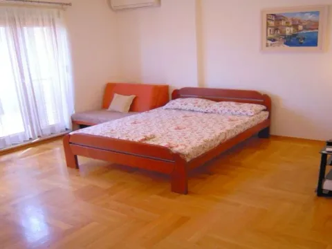 Stan-na-dan, stan, 35m², Preko Morače, Podgorica - image 2