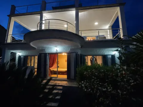 Kuća in Bijela