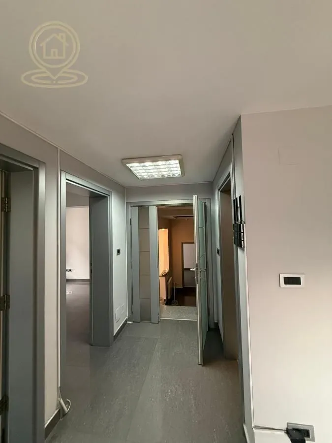 Rent, office space, 145m², Južni Bulevar, Vračar Sve Podlokacije