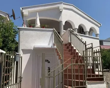 Prodaja, kuća, 117m², Bar, Crna Gora - image 1