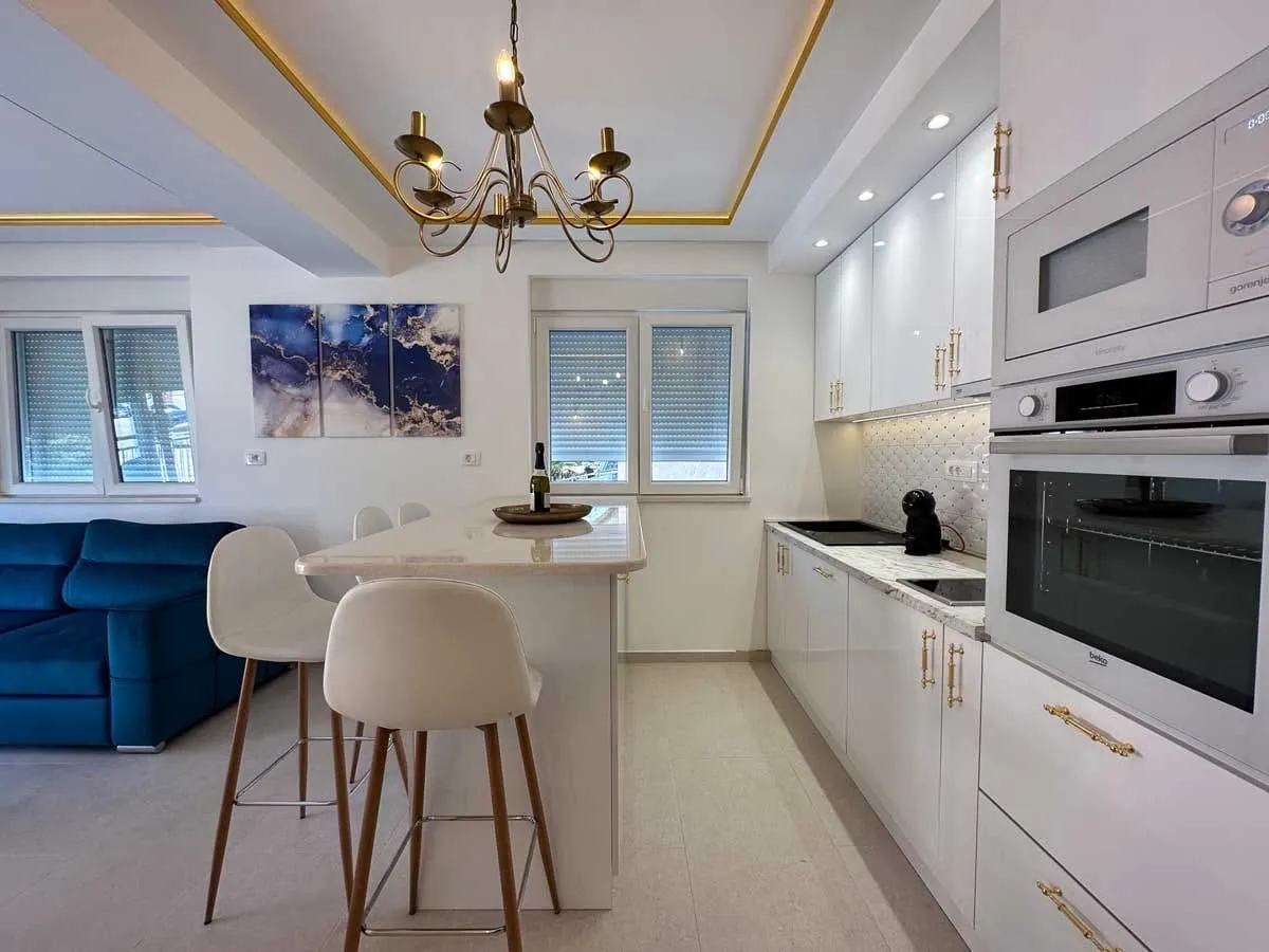 Rent, one bedroom apartment, 53m², Centar, Tivat
