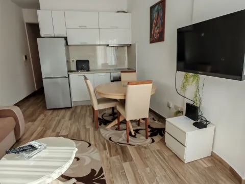 Izdavanje, dvosoban stan, 55m², Centar, Budva - image 2