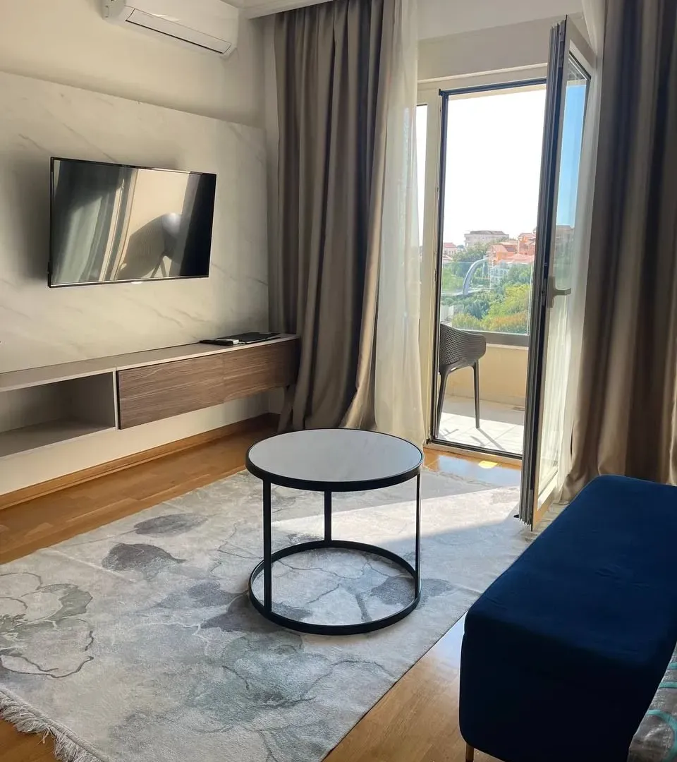 Izdavanje, garsonjera, 34m², Bečići, Budva