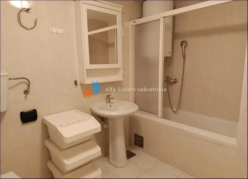 Izdavanje, četvorosoban stan, 125m², Savski Venac, Beograd