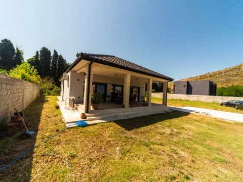 Prodaja, kuća, 130m², Tološi, Podgorica - image 3