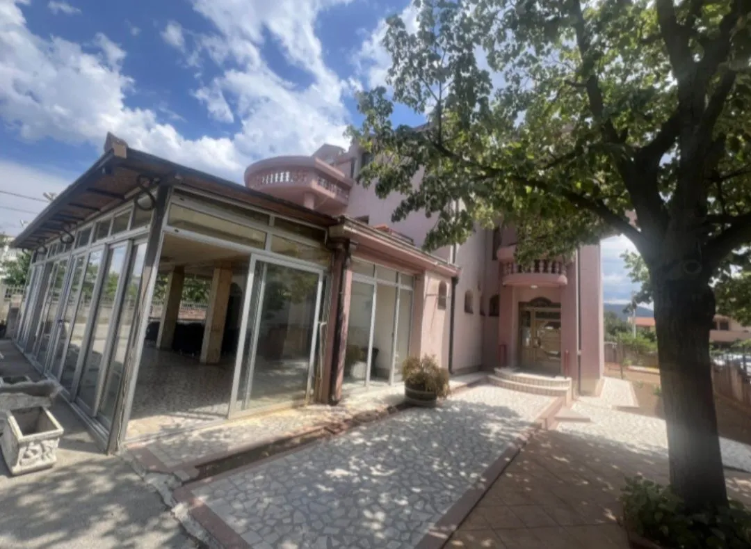 Prodaja, poslovni prostor, 450m², Zlatica, Podgorica