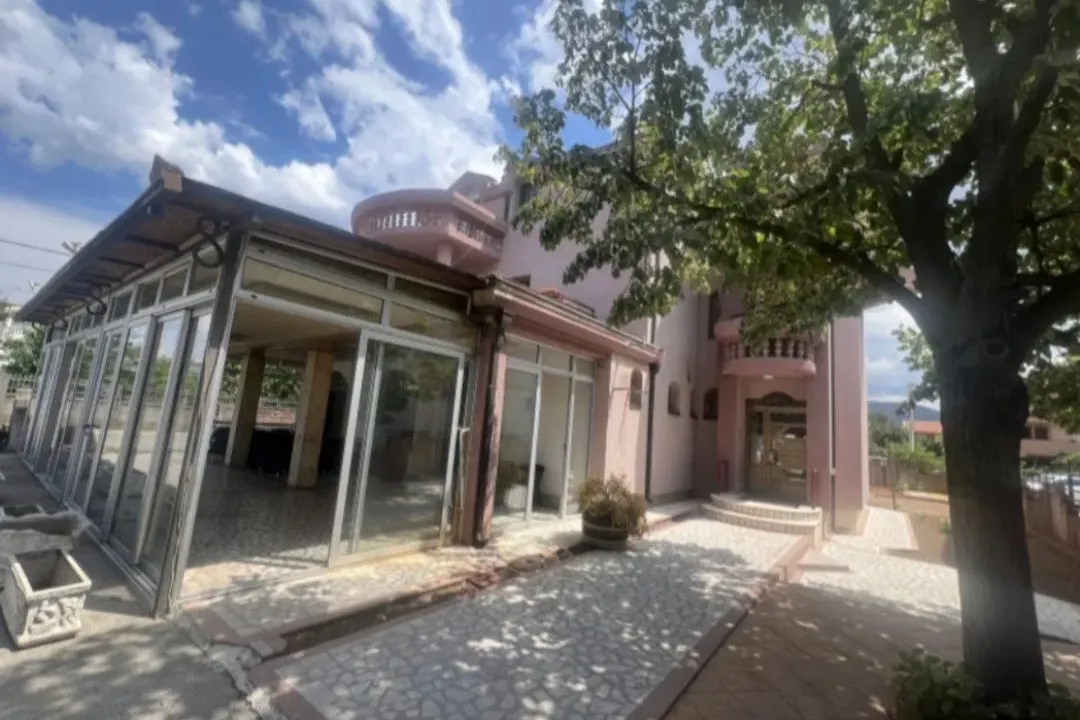 Sale, office space, 450m², Zlatica, Podgorica