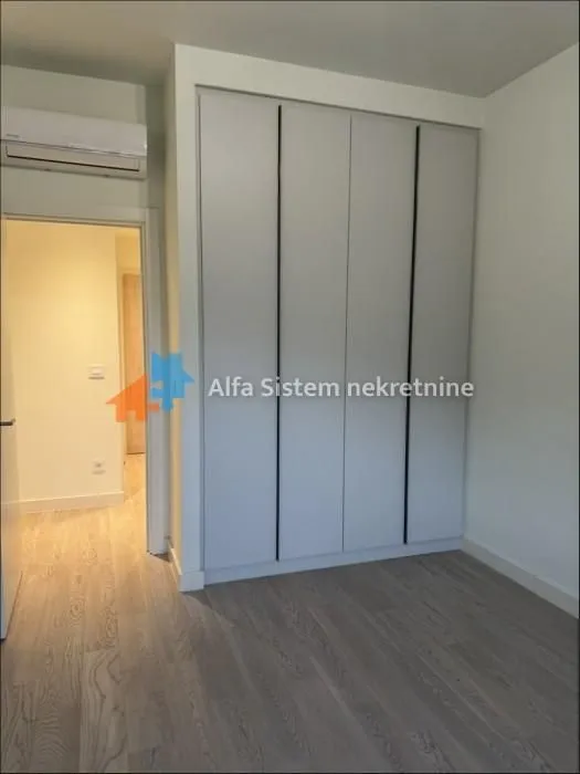 Izdavanje, četvorosoban stan, 110m², Savski Venac, Beograd