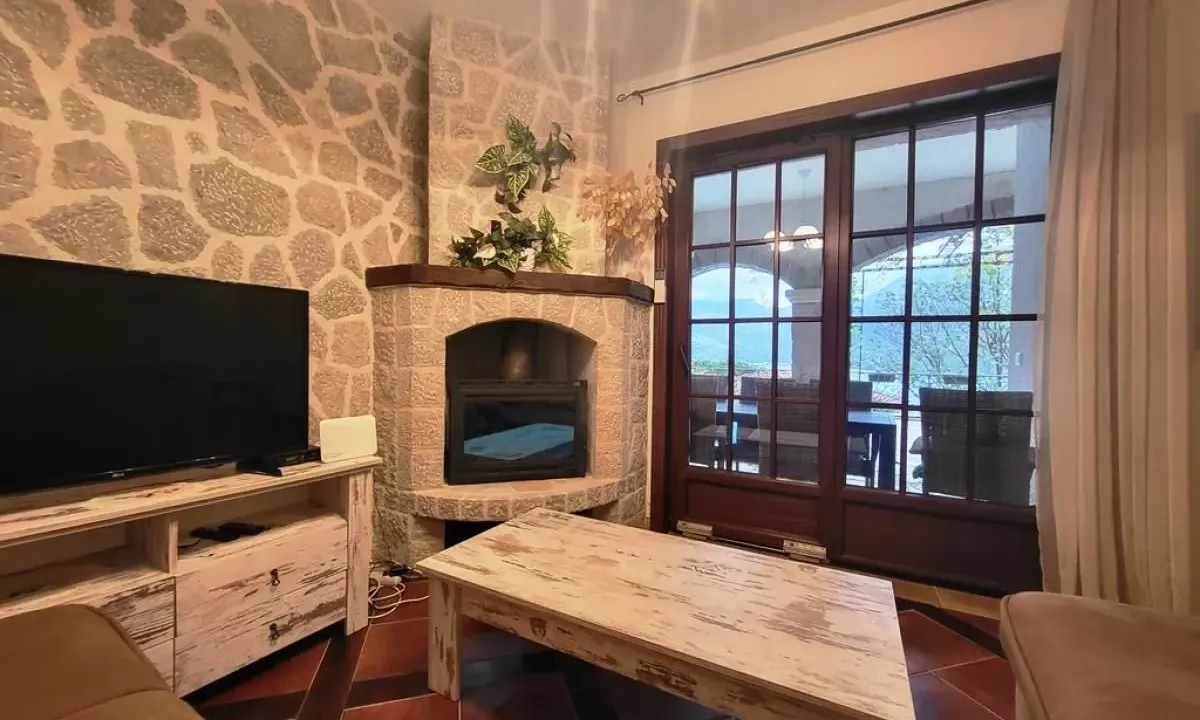 Prodaja, trosoban stan, 126m², Kostanjica, Kotor