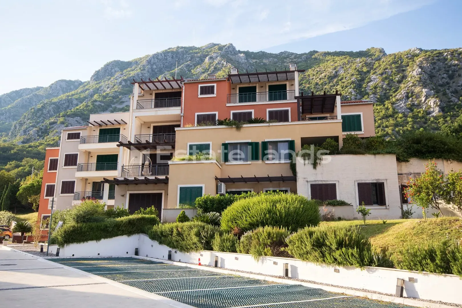 Prodaja, dvosoban stan, 84m², Morinj, Kotor