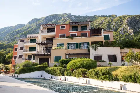 Prodaja, dvosoban stan, 84m², Morinj, Kotor - image 17