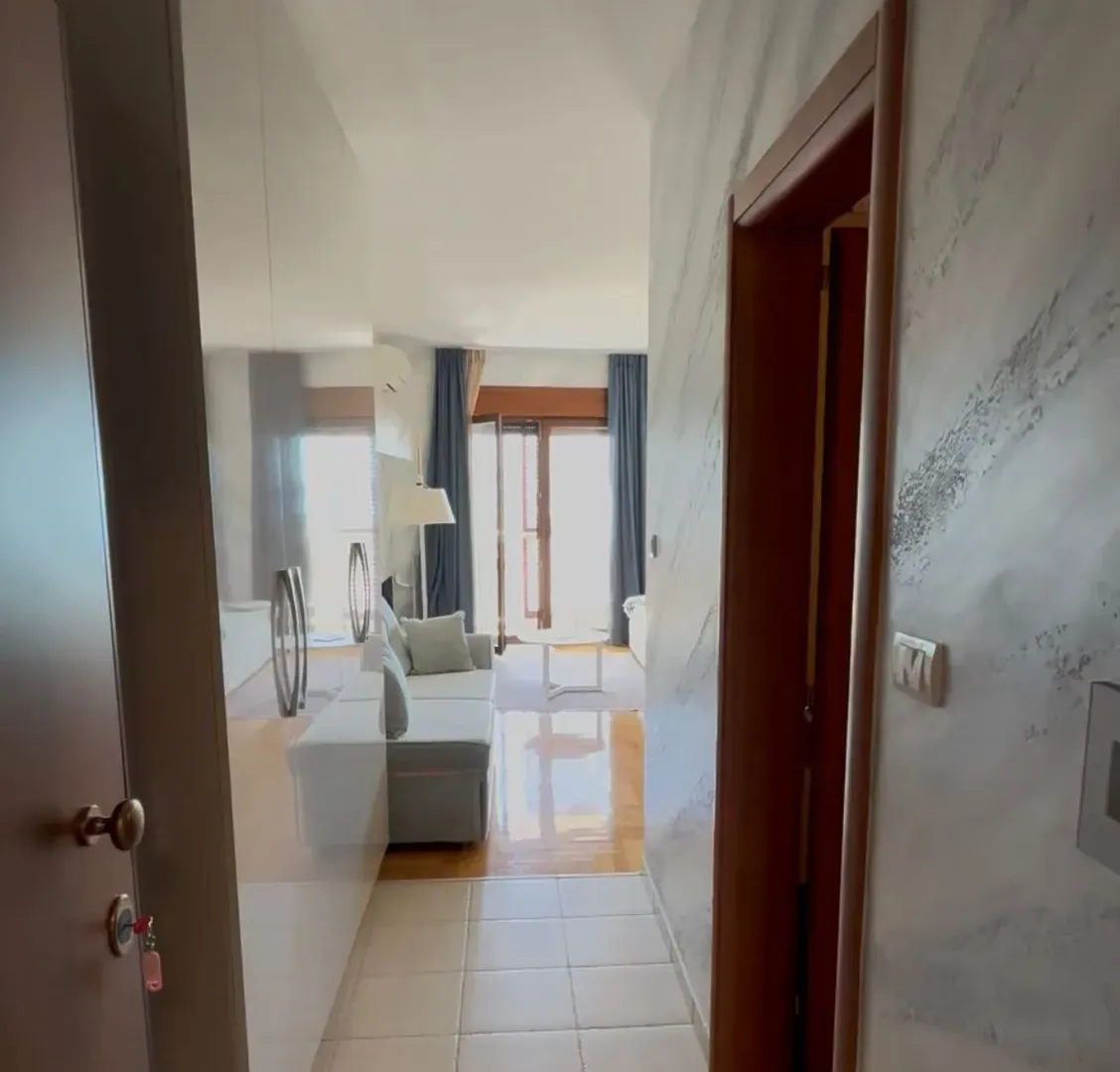 Prodaja, garsonjera, 45m², Bečići, Budva